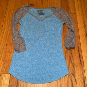 blue and grey 3/4 sleeve shirt
